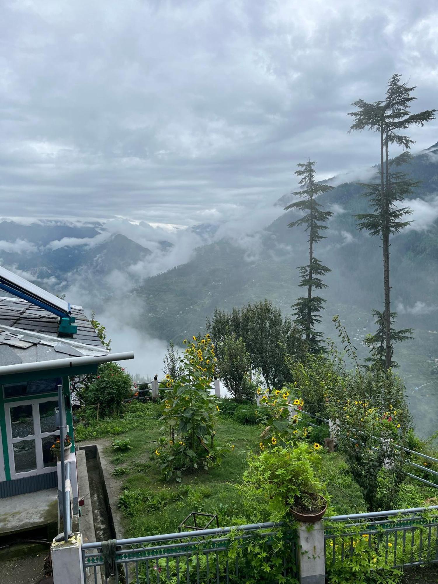 Mountain Eyrie Hotel Banjār Buitenkant foto